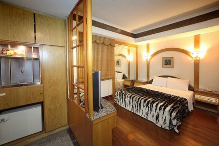 Room 34 of 71