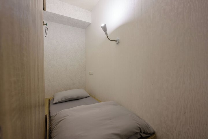 Room 6 of 25