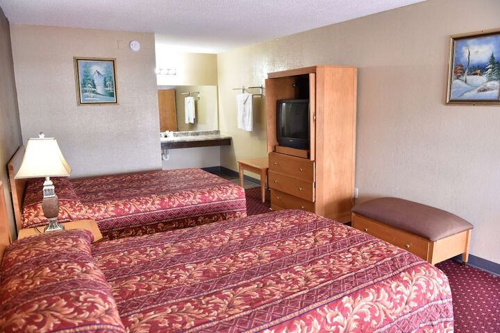 2 Double Beds (4 of 12)