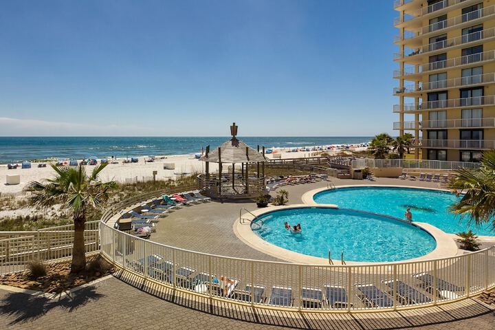 Hotel with Pool