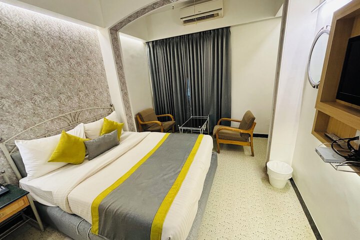 Room 8 of 40