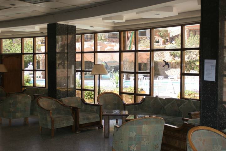 Entrance & Lobby