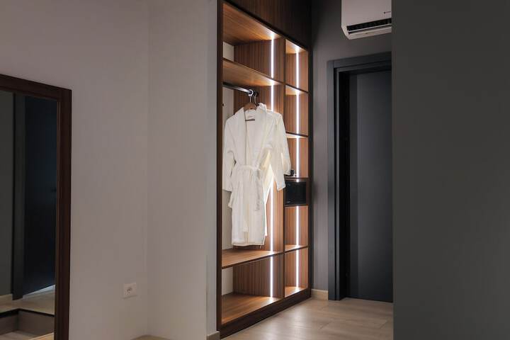Room 46 of 198