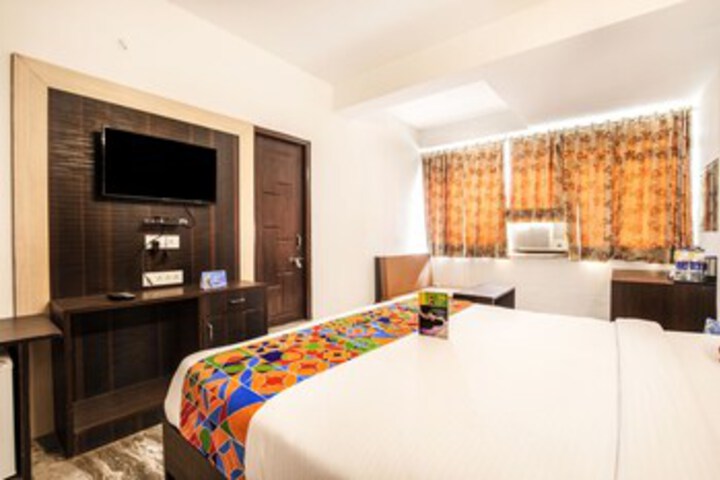 Room 11 of 25