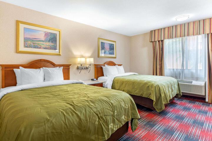 2 Queen Beds (14 of 25)