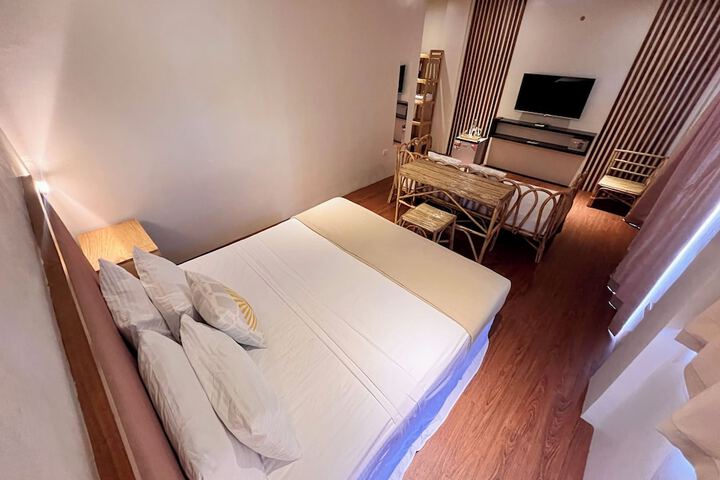 Room 12 of 24