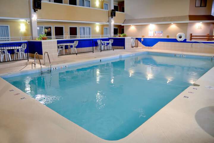 Pool Hotel