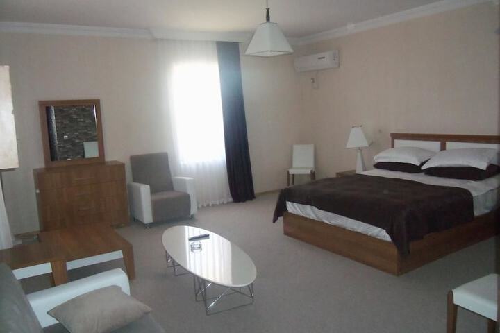 Room 3 of 27