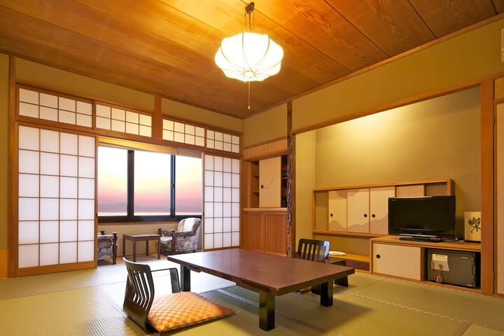 Room 3 of 22
