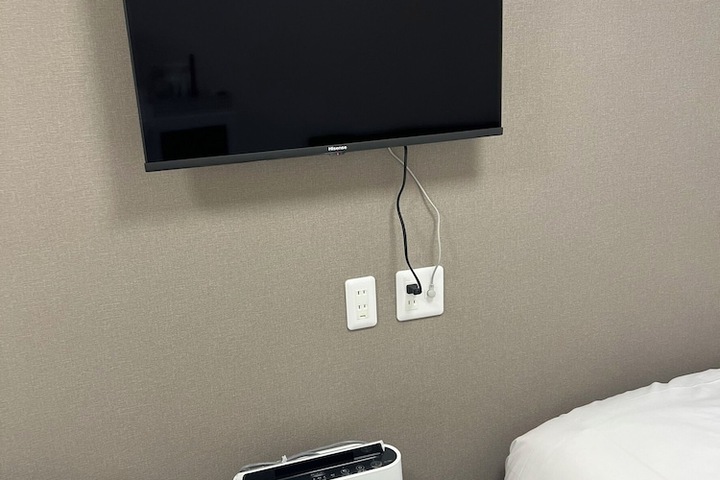 Room 5 of 9