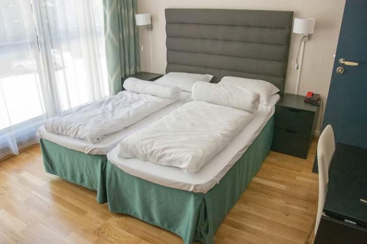 Room 10 of 62
