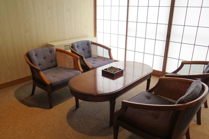 Room 10 of 32