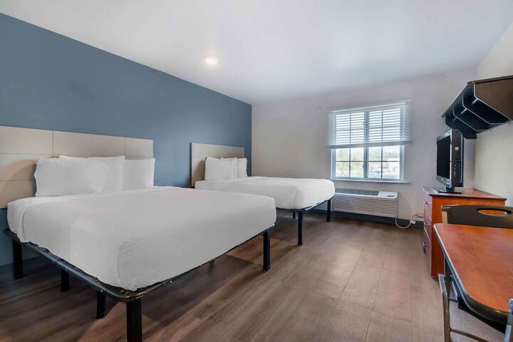 Standard Studio 1 Queen Bed (5 of 11)