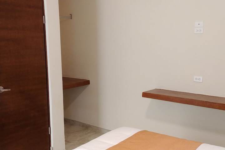 Room 7 of 32