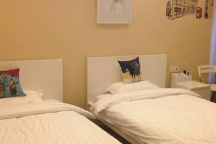 Room 3 of 6