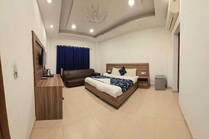 Room 12 of 20
