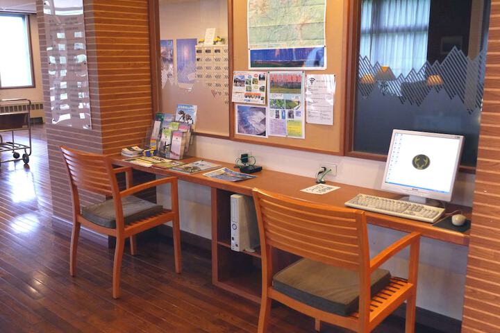 Check-in/check-out kiosk