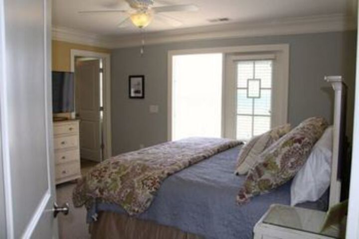Room 8 of 18