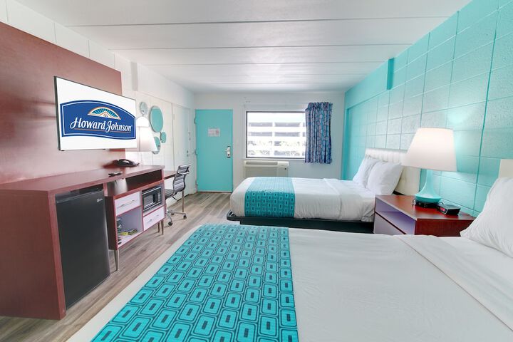 2 Double Beds (12 of 12)