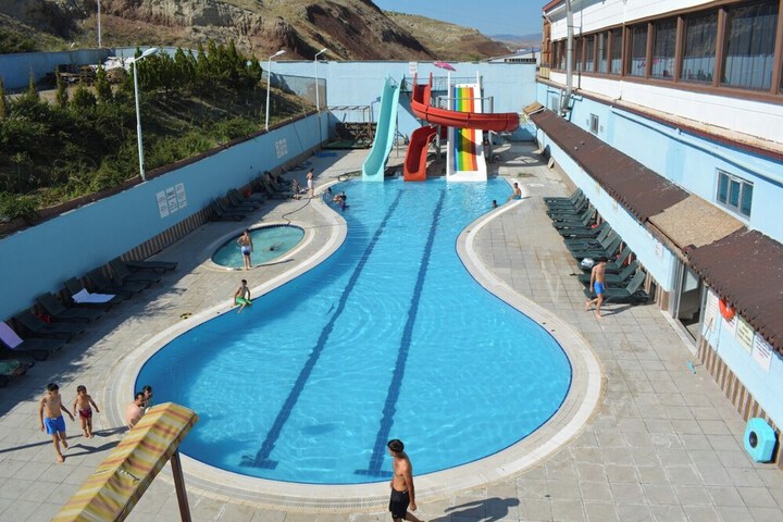 Pool 42 of 68