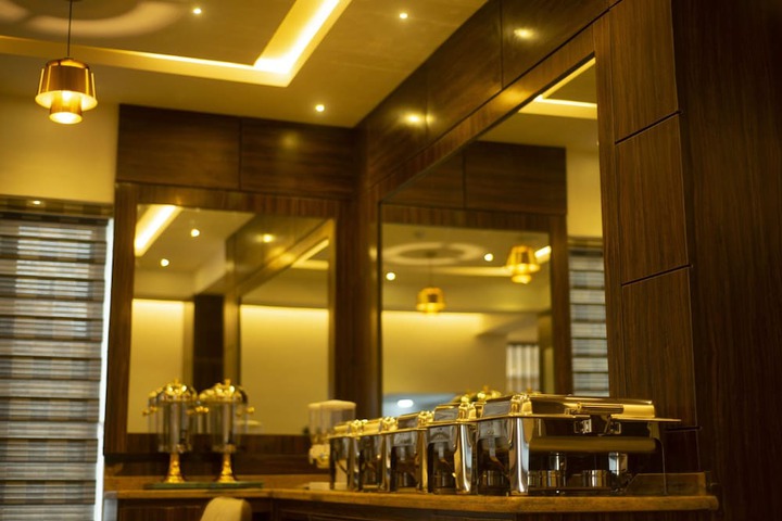 Dining 43 of 62