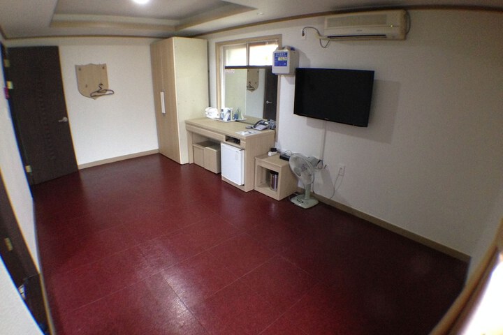Room 14 of 31