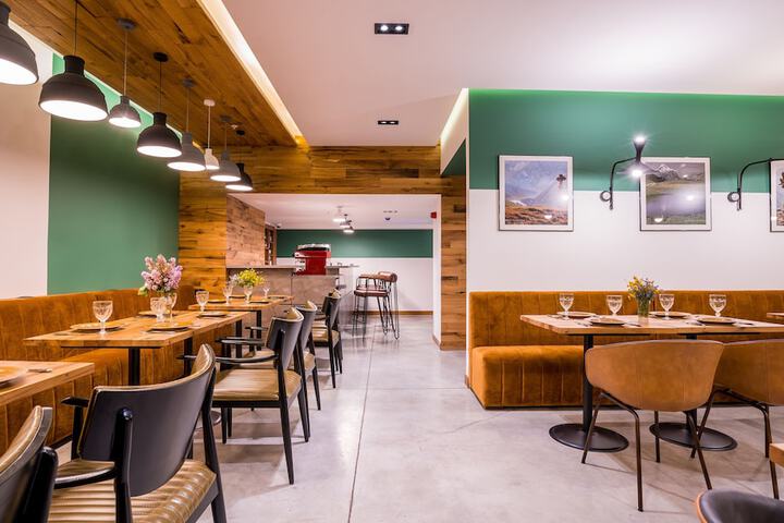 Dining 116 of 147