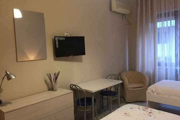 Room 6 of 13