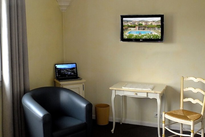 Room 2 of 53