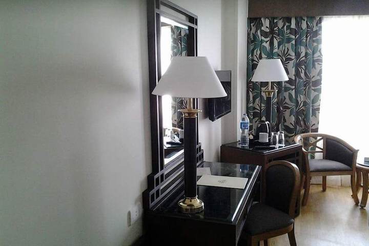 Room 4 of 12