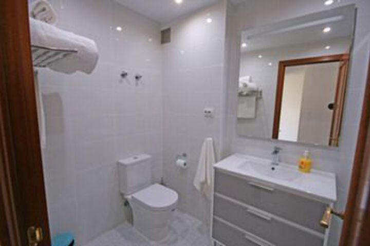 Room 6 of 27