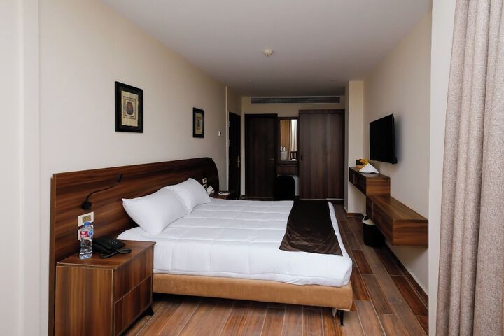 Room 10 of 46
