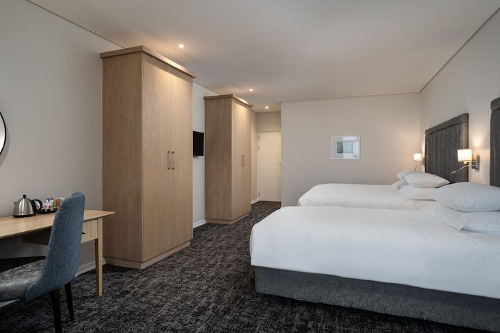 Room 17 of 76