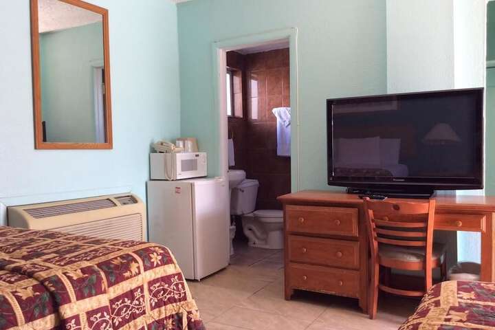 Room 2 of 40
