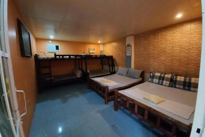 Room 4 of 12
