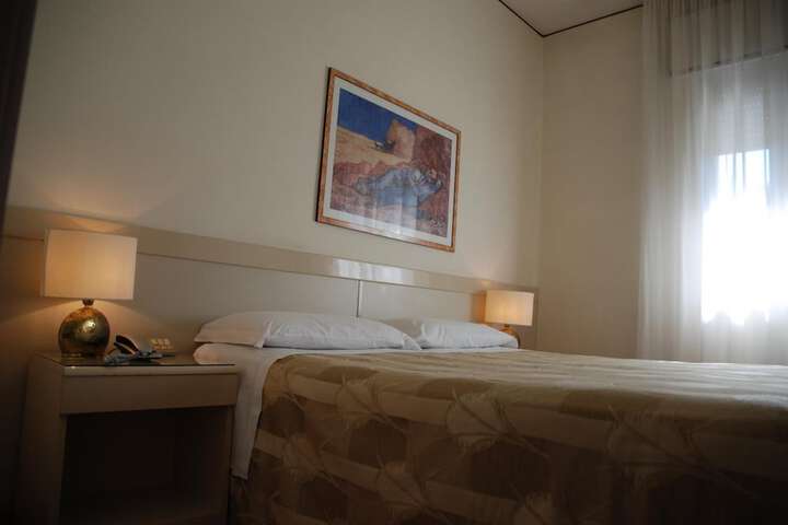 Room 12 of 69