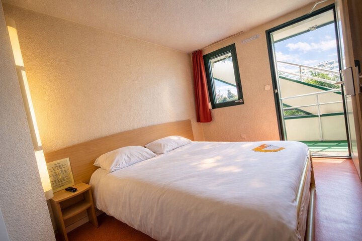 Room 4 of 27