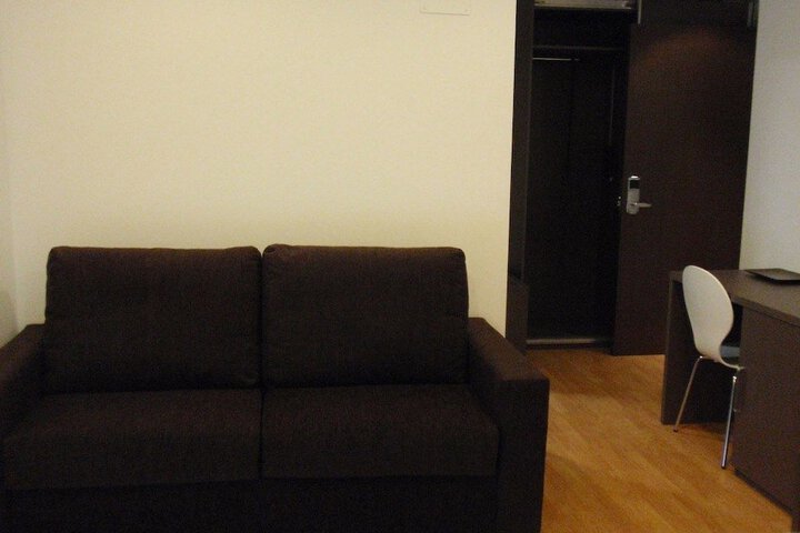 Room 2 of 62