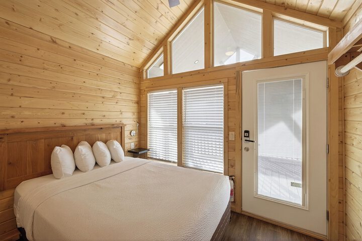 Room 5 of 28