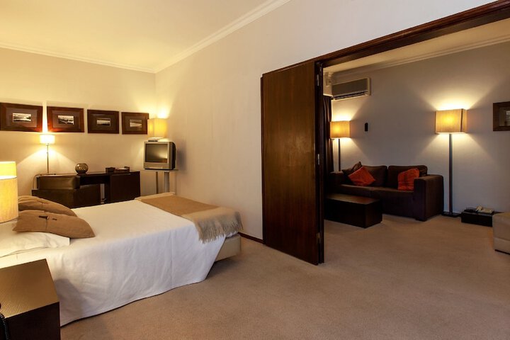Room 6 of 63