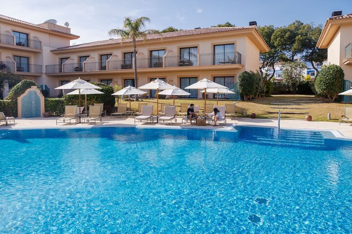 Hotel Pool