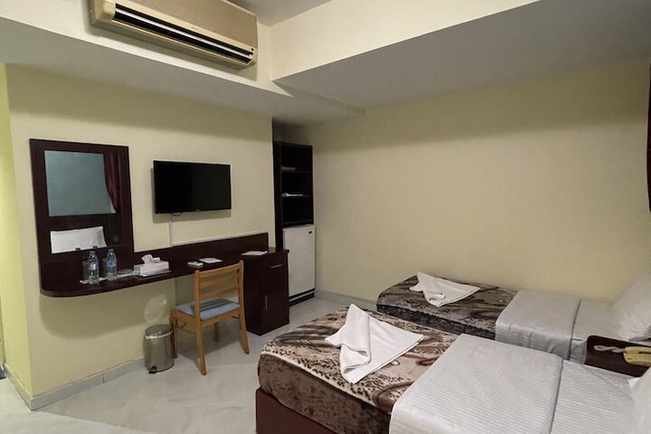 Room 30 of 103