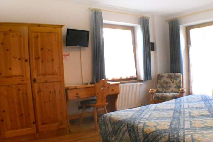 Room 15 of 42