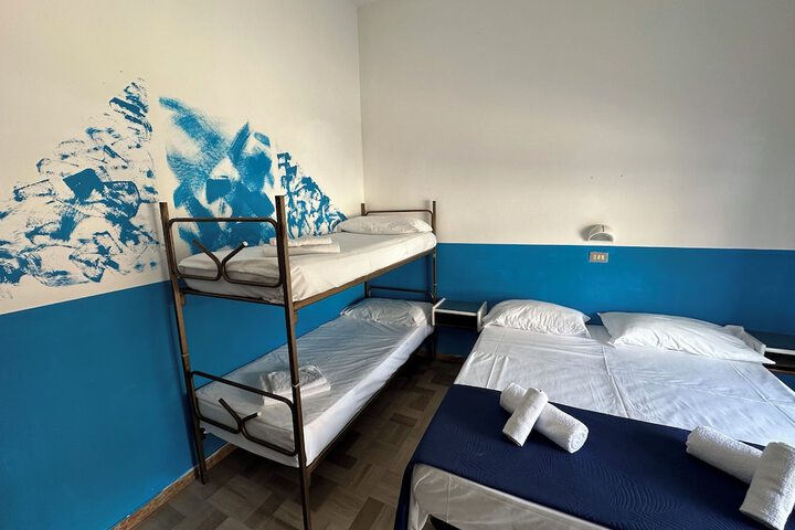Room 33 of 53