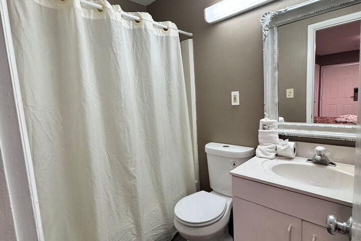 Room 7 of 13