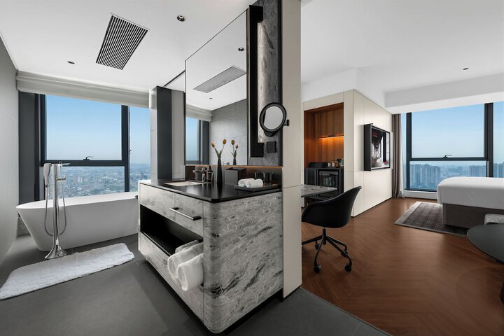 Room 11 of 82