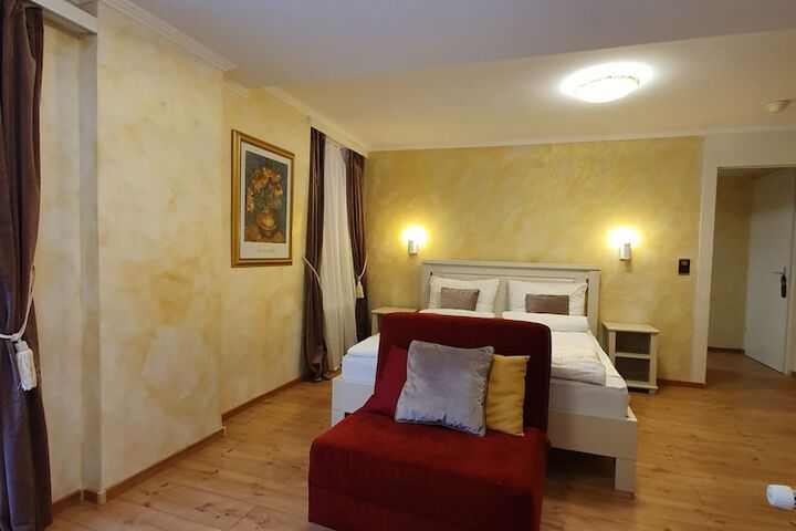 Room 16 of 266
