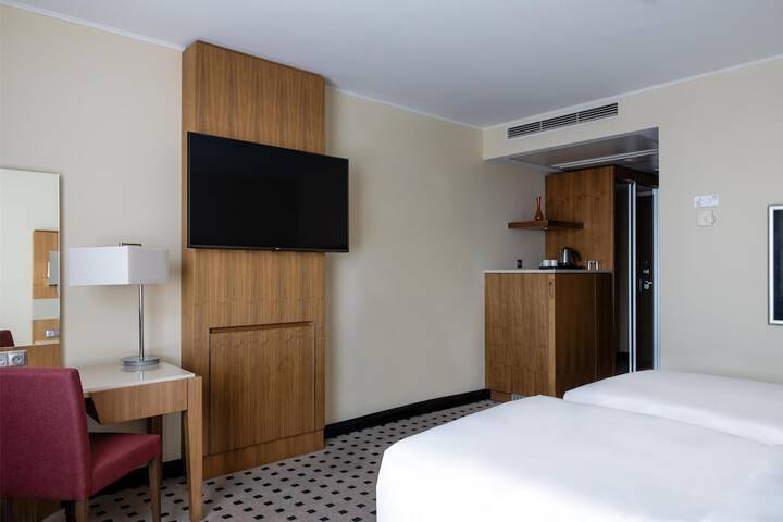 Room 68 of 228