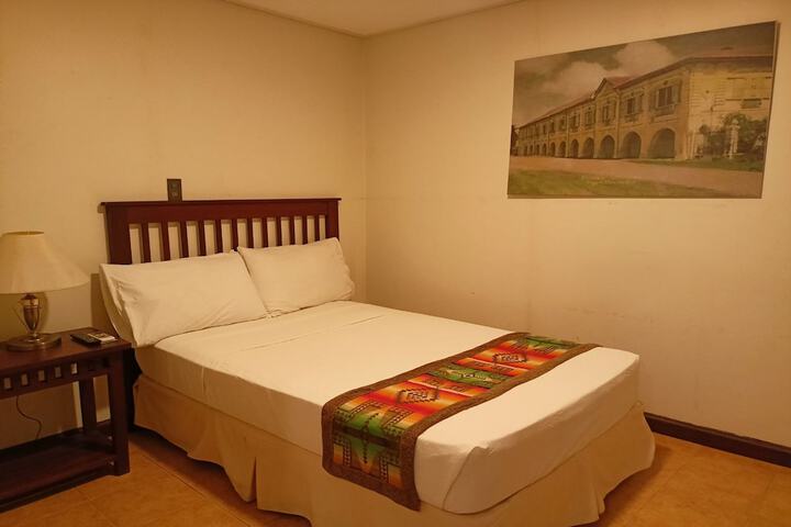 Room 9 of 25