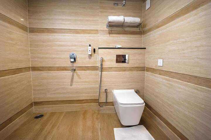 Room 52 of 79
